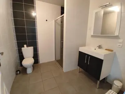 Salle de bains dans l'établissement 3*** Mimizan 800m plage sud - villa 8/10 pers