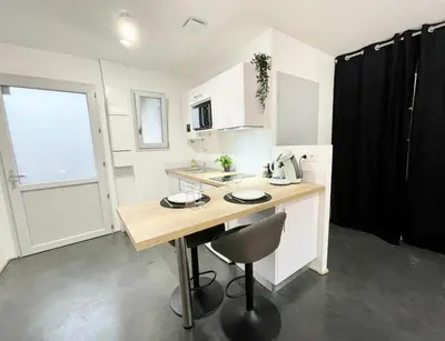 Cuisine ou kitchenette dans l'établissement Le Chic - Parking - Extérieur - Fibre - Calme