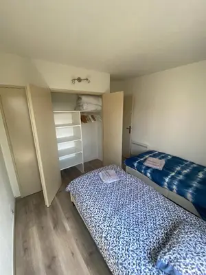 Un ou plusieurs lits dans un hébergement de l'établissement Appartement 3p, 72m2, centre ville, parking privé tout confort