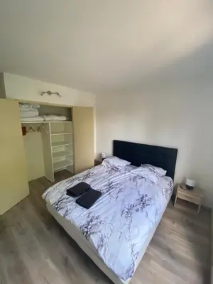 Un ou plusieurs lits dans un hébergement de l'établissement Appartement 3p, 72m2, centre ville, parking privé tout confort