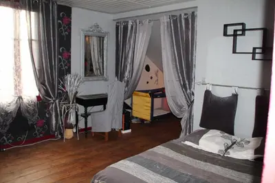 Un ou plusieurs lits dans un hébergement de l'établissement Maison classée 50m océan de 2 à 12 personnes