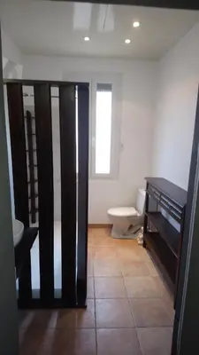 Salle de bains dans l'établissement Maison classée 50m océan de 2 à 12 personnes