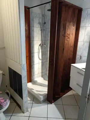 Salle de bains dans l'établissement 50 M OCÉAN maison classée 2 étoiles 2/7 personnes