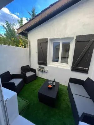 Coin salon dans l'établissement Appartement hors du commun avec son jacuzzi