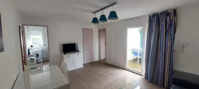 Télévision ou salle de divertissement dans l'établissement chalet Le Ticaco Soustons plage avec WiFi satellite