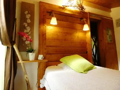 Un ou plusieurs lits dans un hébergement de l'établissement Gîte l'Atelier Bois