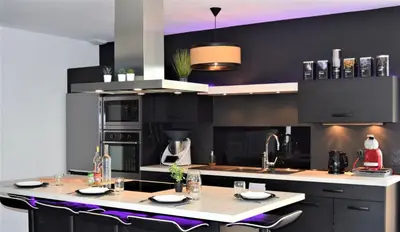 Cuisine ou kitchenette dans l'établissement Villa de charme avec piscine privée et clim 8 pers près du lac de Parentis