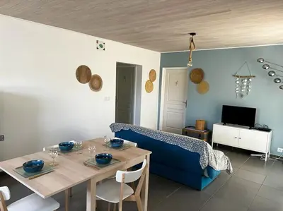 Télévision ou salle de divertissement dans l'établissement La Cabane aux lacs ~ Maison cosy au calme