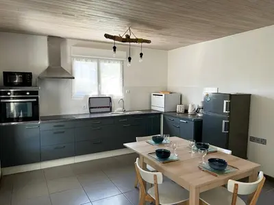 Cuisine ou kitchenette dans l'établissement La Cabane aux lacs ~ Maison cosy au calme