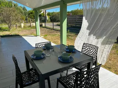 Jardin de l'établissement La Cabane aux lacs ~ Maison cosy au calme