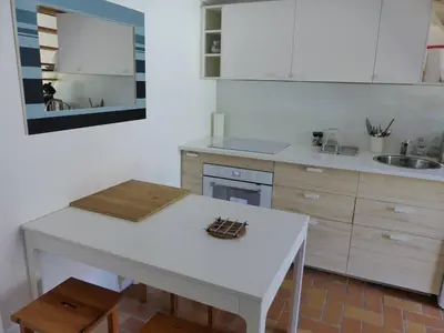 Cuisine ou kitchenette dans l'établissement Les Rives de Capbreton Villa patio Résidence pour 4 personnes