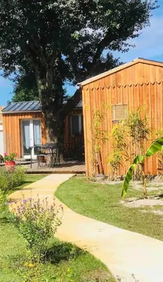 Jardin de l'établissement les petits chalets de kzo