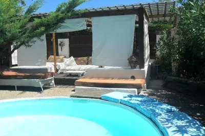 Piscine de l'établissement maison de vacances ou située à proximité