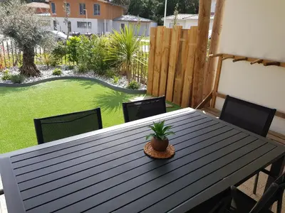 Jardin de l'établissement Dune Blanche 300 m de l'Océan, appartement neuf 6 personnes