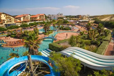 Piscine de l'établissement Dune Blanche 300 m de l'Océan, appartement neuf 6 personnes ou située à proximité