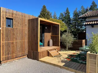 Jardin de l'établissement Le Lodge
