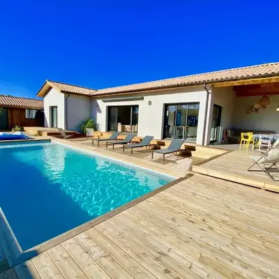 Villa avec piscine chauffée idéalement située