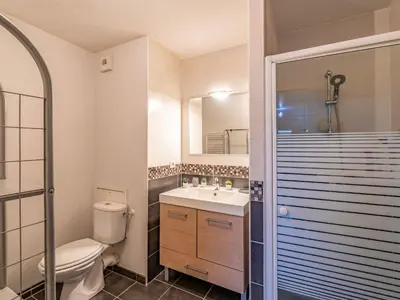 Salle de bains dans l'établissement Apartment Clair de Dune-2 by Interhome