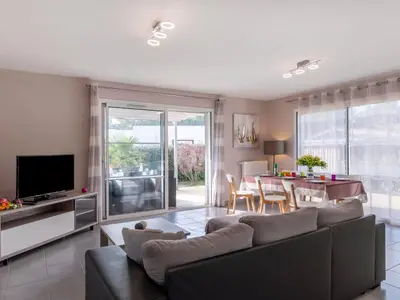 Télévision ou salle de divertissement dans l'établissement Holiday Home Lamanchs by Interhome