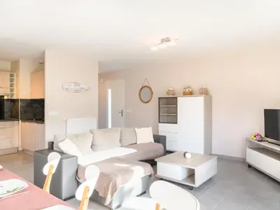 Télévision ou salle de divertissement dans l'établissement Holiday Home Lamanchs by Interhome
