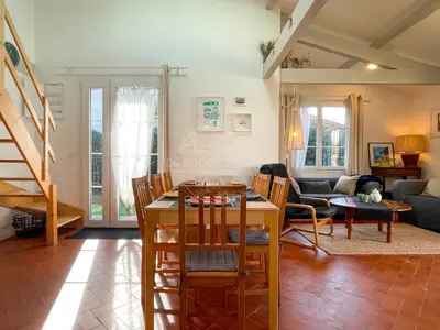 Coin salon dans l'établissement Jolie Maison cœur de Capbreton
