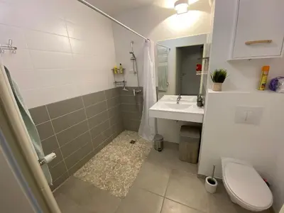 Salle de bains dans l'établissement Bel appartement sur le bassin d'Arcachon, à 2km de la mer