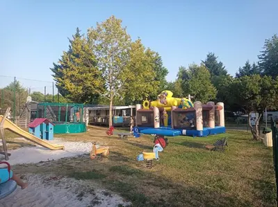 Aire de jeux pour enfants de l'établissement Chalet calme et agréable