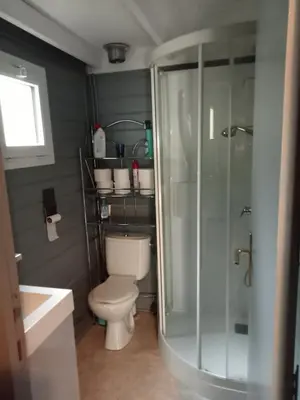 Salle de bains dans l'établissement Chalet calme et agréable