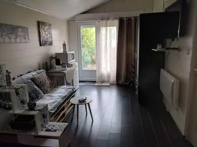 Télévision ou salle de divertissement dans l'établissement JOLI STUDIO PRIVE