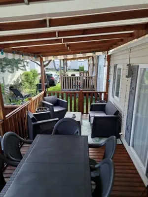Balcon ou terrasse dans l'établissement mobil home chez fred