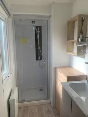 Salle de bains dans l'établissement mobil home chez fred