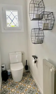 Salle de bains dans l'établissement Villa familiale proche des plages avec piscine chauffée