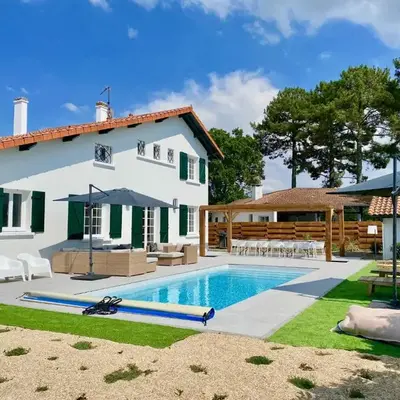 Villa familiale proche des plages avec piscine chauffée