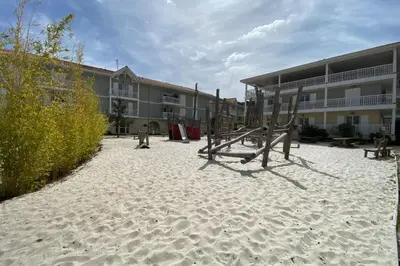 Plan de l'établissement Maison climatisée typée Arcachonnaise avec piscine
