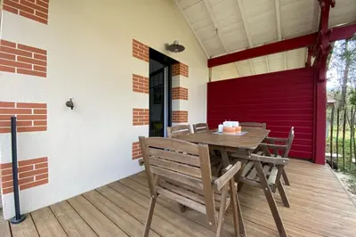 Balcon ou terrasse dans l'établissement Maison climatisée typée Arcachonnaise avec piscine