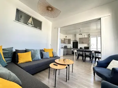 Cuisine ou kitchenette dans l'établissement Bel appartement en hyper-centre - linge inclus