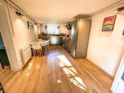 Cuisine ou kitchenette dans l'établissement Beach house idéale pour famille, 400 m de l’océan