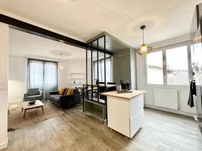 Cuisine ou kitchenette dans l'établissement LE LUTZ - Moderne Spacieux - Hyper Centre - Parking