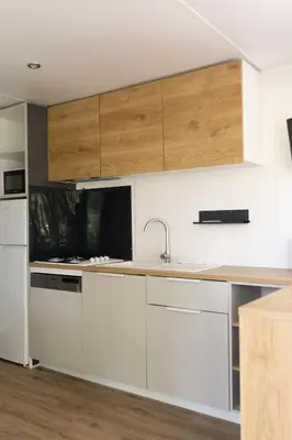 Cuisine ou kitchenette dans l'établissement Les Maritimes