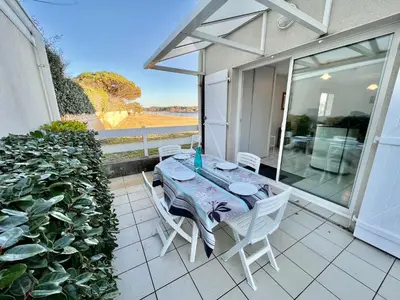 Balcon ou terrasse dans l'établissement AU PETIT PÊCHEUR - Apt T2 bis avec vue courant