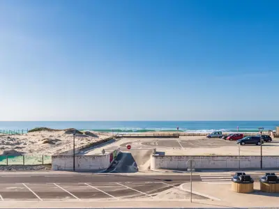 Vue générale sur la mer ou vue sur la mer prise depuis l'appartement
