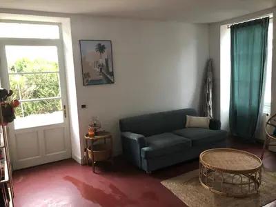 Coin salon dans l'établissement Bel appartement et jardin chez Maison Devaux