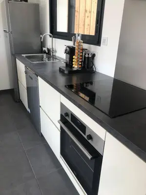 Cuisine ou kitchenette dans l'établissement Maison La teste de Buch 3 chambres