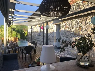 Restaurant ou autre lieu de restauration dans l'établissement maison Laratger