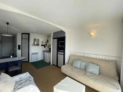 Cuisine ou kitchenette dans l'établissement Appartement confortable 4 pers avec terrasse et accès piscine à Vieux-Boucau - FR-1-379-153