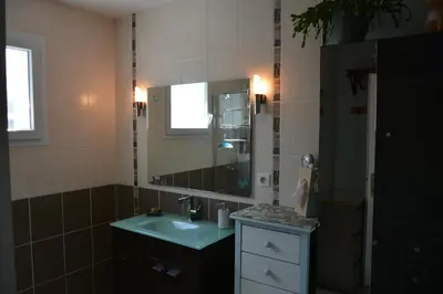 Salle de bains dans l'établissement Chambre d'hôtes de la tuilerie