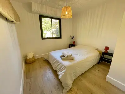 Un ou plusieurs lits dans un hébergement de l'établissement Villa Patio à 800 m de la plage