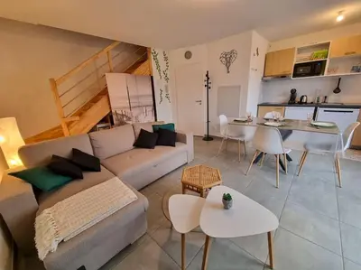 Cuisine ou kitchenette dans l'établissement La cabane de Mimimael Duplex 4 pers proche océan