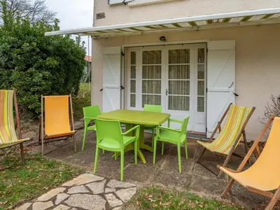 Jardin de l'établissement Appartement 4 pers, Pieds des Pistes Cyclables, Terrasse, BBQ, Proche Plages et Activités - FR-1-50-107