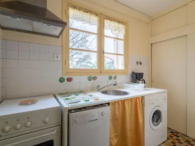 Cuisine ou kitchenette dans l'établissement Appartement 4 pers, Pieds des Pistes Cyclables, Terrasse, BBQ, Proche Plages et Activités - FR-1-50-107